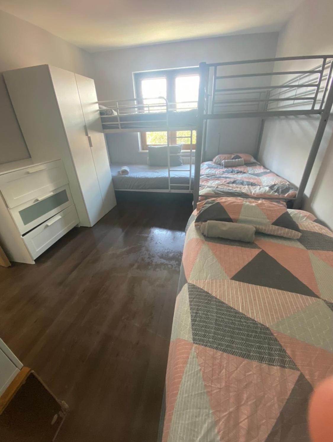 Dorm Room 5-6 People Shared Bathroom Outside Room ดับลิน ภายนอก รูปภาพ