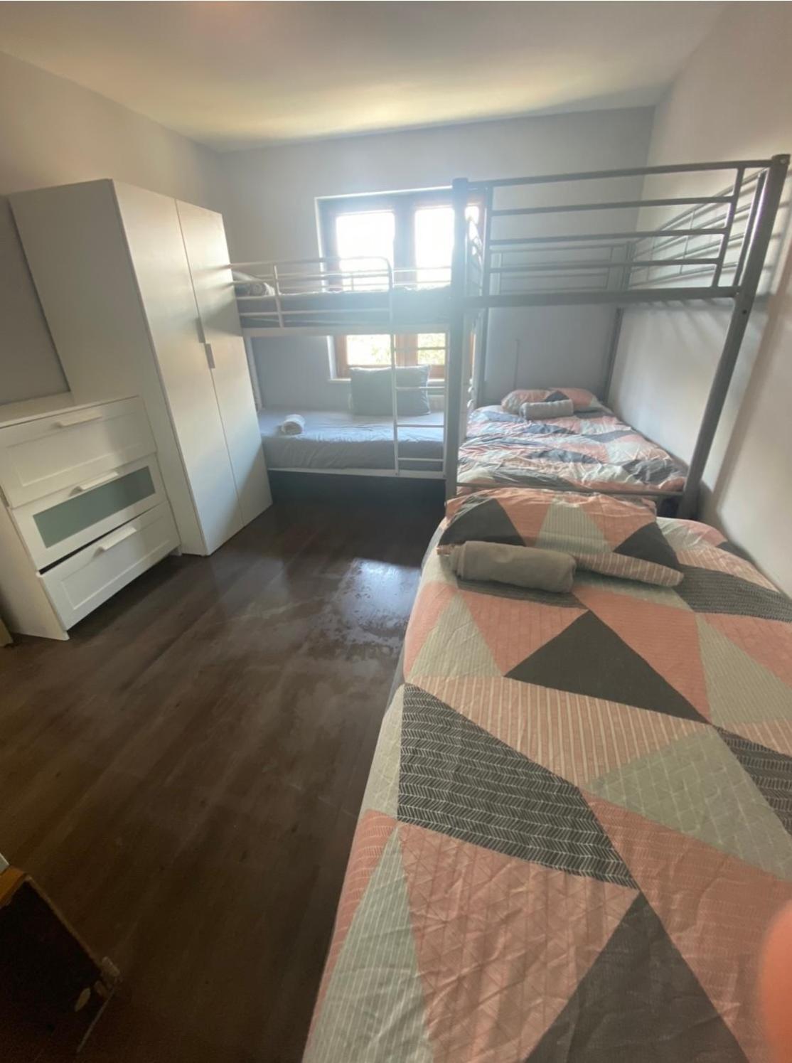 Dorm Room 5-6 People Shared Bathroom Outside Room ดับลิน ภายนอก รูปภาพ